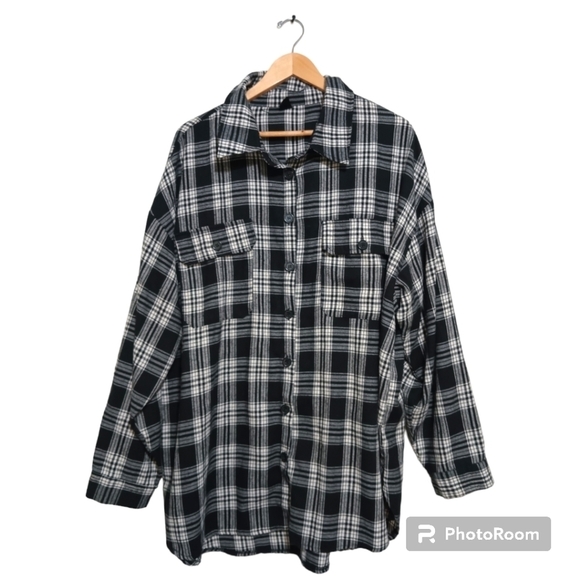 SHEIN Curve Plus Oversized Plaid Button Up Blouse. Size 3XL - Picture 6 of 13